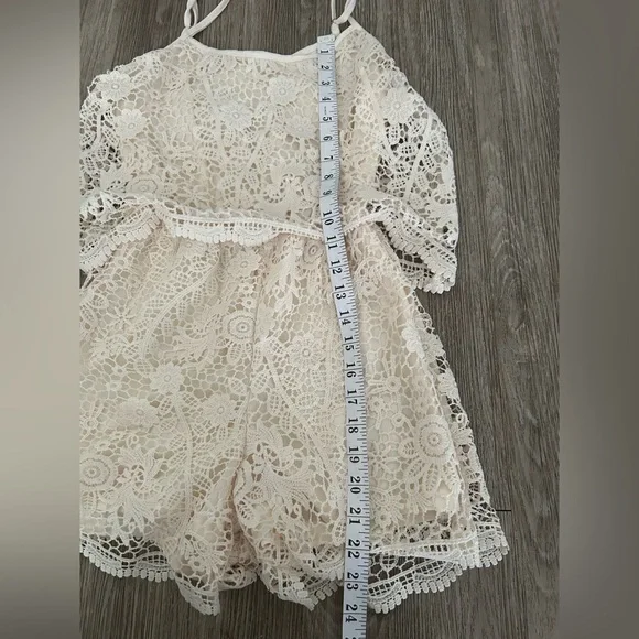 Cream boho eyelet lace overlay Romper size small - Picture 10 of 11